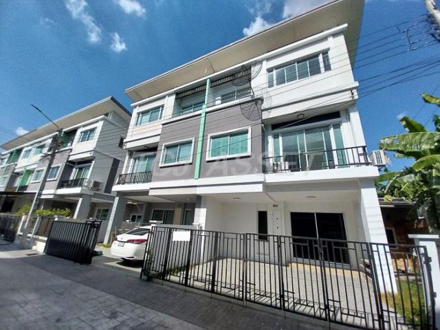 ม.วิรัลพัชร Exclucive  >>ทำเลทอง ศรีอุดม – สวนหลวง ร.9  ใกล้ MRT ศรีอุดม