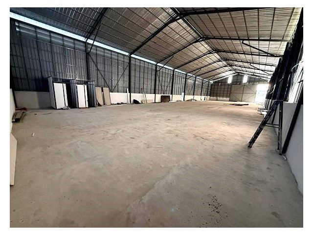 ให้เช่าโกดังสร้างใหม่ซอยกรุงเทพกรีฑาขนาด 650ตรม มี 2 Unit หรือเช่ารวม 2 Unit รวมขนาด 1300 ตรมรถใหญ่เข้าได้ มีห้องน้ำ 2