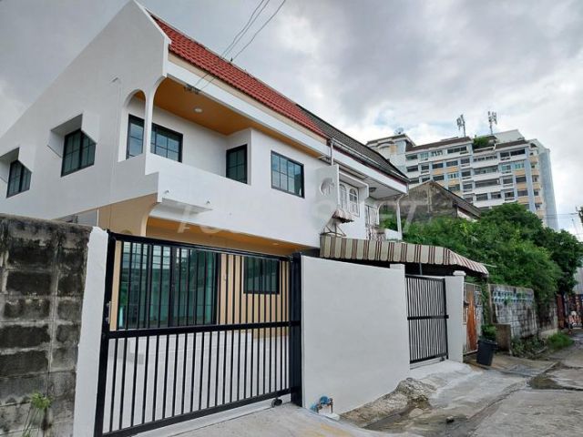 บ้านรีโนเวทใหม่ ทำเลทองใกล้รถไฟฟ้า  ม.ถาวรนิเวศน์ 2 บางนา