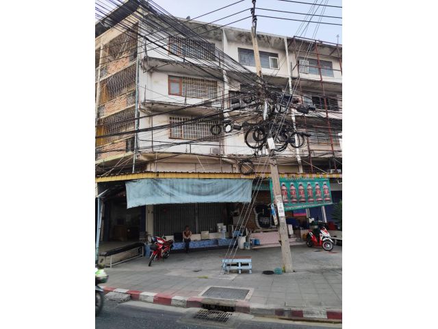 Sale and Rent Shophouse 4.5 storey no car park main road closed BTS Yellow Line ขายและให้เช่าตึกแถว แยกอุดมสุข
