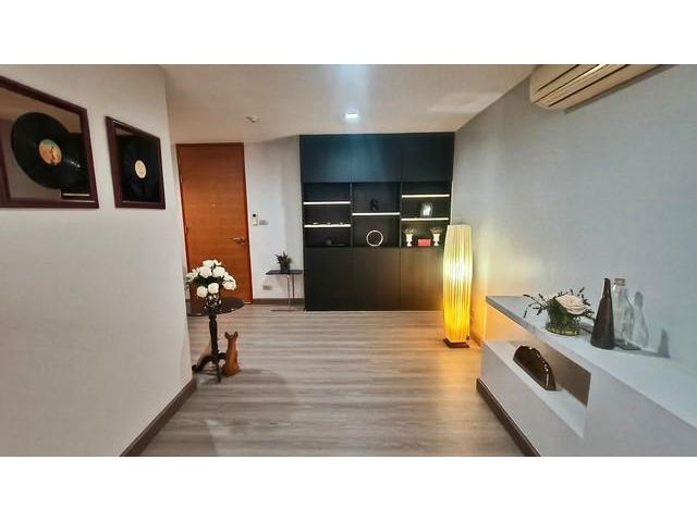 Modern Luxury XVI The Sixteenth Condominum next to MRT Queen Siri