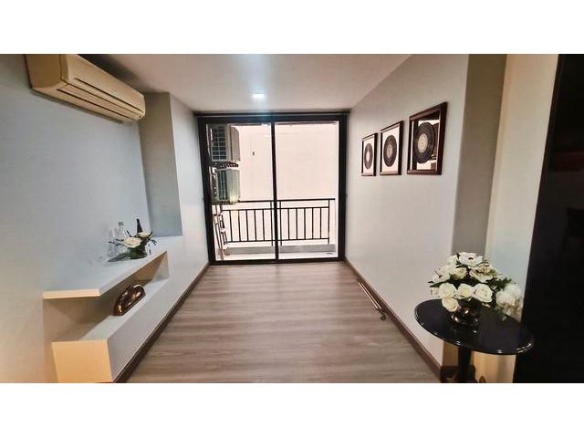 Modern Luxury XVI The Sixteenth Condominum next to MRT Queen Siri