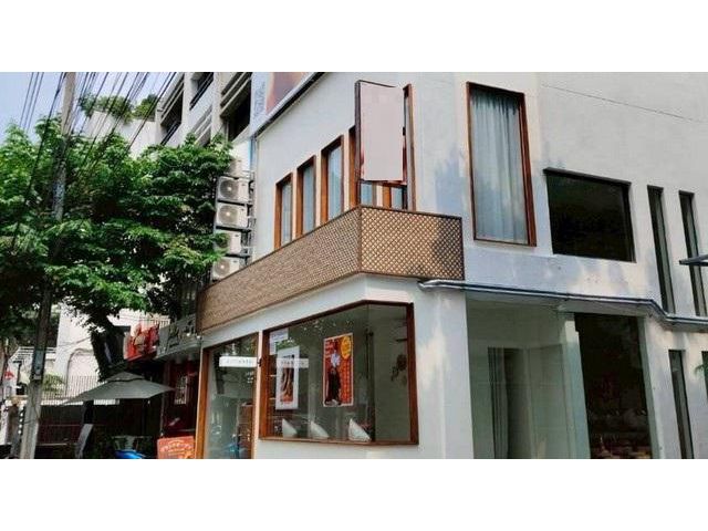 ขายอาคารพาณิชย์ 5 ชั้น 550 ตร.ม. พร้อมลิฟต์ สุขุมวิท 39 ซอยพร้อมศ