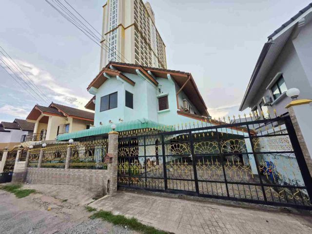H1046 บ้านใจกลางเมือง 4 ห้องนอน หลังนี้โคตรคุ้ม สำหรับสายรีโนเวทต่อได้สบาย