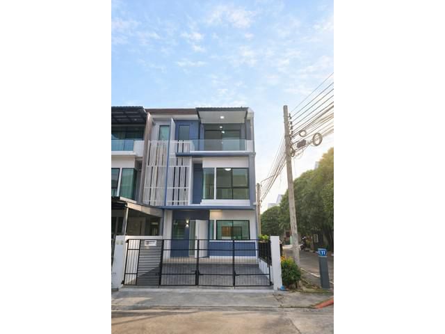 ทาวน์โฮม3 ชั้น บ้านใหม่ รีโนเวทใหม่ทั้งหลัง ราคาดีสุดในโครงการ