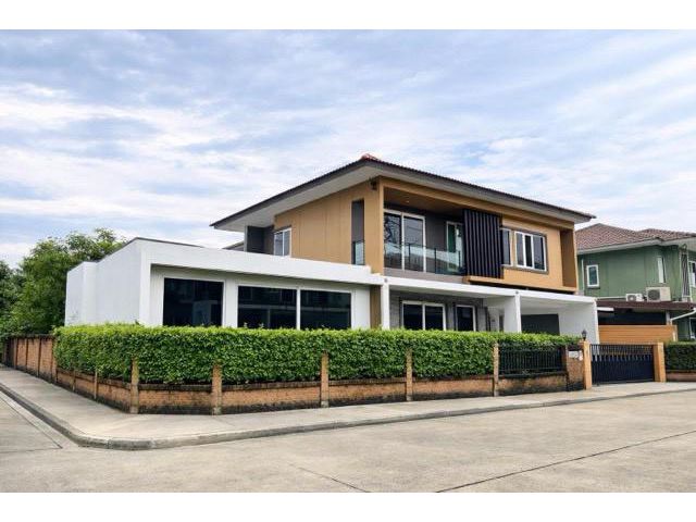 ขายบ้านเดี่ยว 2 ชั้นหลังมุม 73.ตร.วาพื้นที่ใหญ่ โครงการ Golden Village อ่อนนุช 65 ใกล้สนามบินสุวรรณภูมิ 15 นาที
