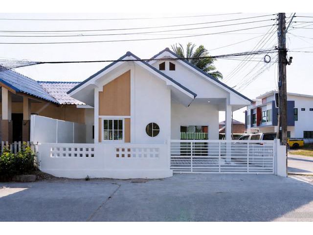 ให้เช่าบ้านแฝด โซนวัดโขดหิน ระยอง รีโนเวทใหม่ พร้อมเฟอร์นิเจอร์ค