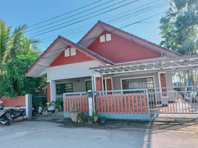 บ้านเดี่ยว อยู่กม.9 ใกล้รพ. ตลาด เข้าออกสะดวก อยู่ในชุมชน 3 นอน 2น้ำ แถมแอร์ 4 ตัว รีโนเวทพร้อมเข้าอยู่