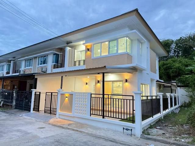 ขายทาวน์โฮมศรีราชา 3 ห้องนอน แปลงมุม เดอะเซ็นทรัล 2 ศรีราชา