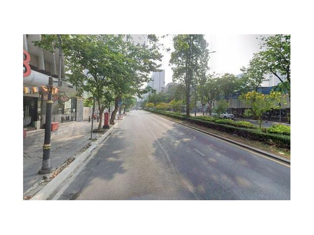ขายตึกแถว 5 ชั้นครึ่ง 3 คูหา ติดถนนสีลม ใกล้รถไฟฟ้าเพียง 600 เมตร