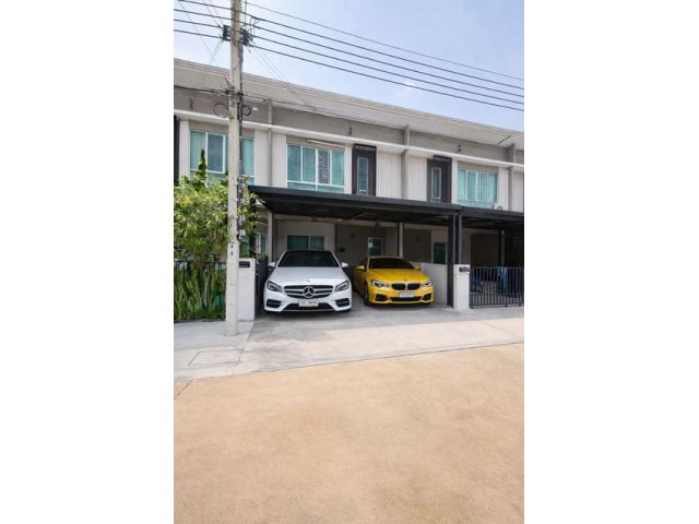 รามคำแหง 156 บิ๊กซี เคหะร่มเกล้า 1.2 กม. เช่าทาวน์โฮม 2 ชั้น 4นอน