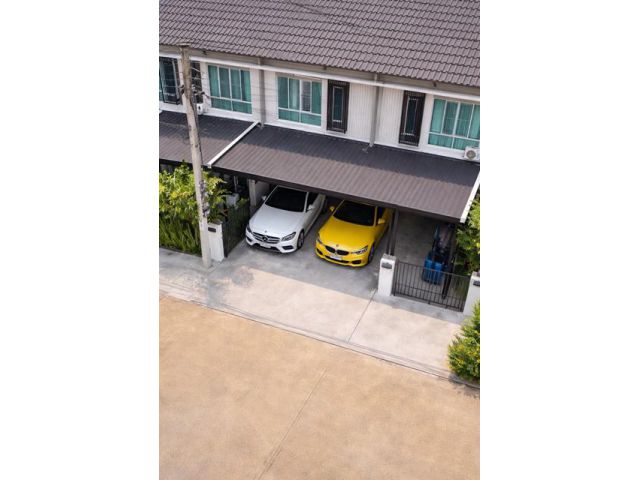 เคหะร่มเกล้า ใกล้ตลาดเกรียง 4นอน รามคำแหง 156-158 ซอยมิสทีน 2 น้ำ