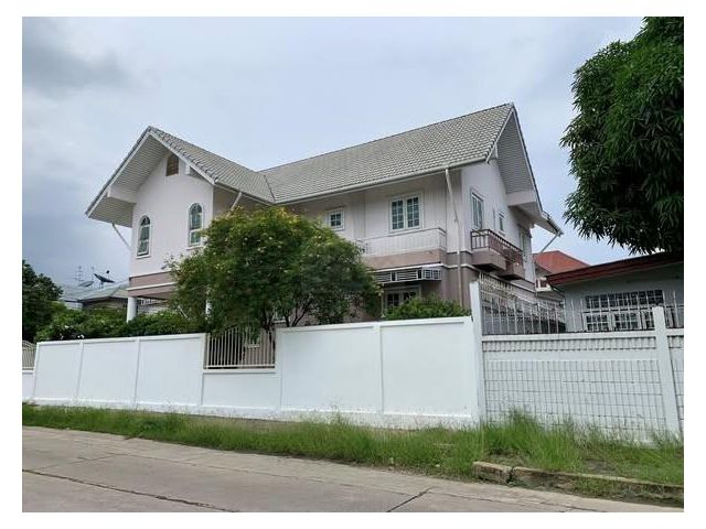 ขายบ้านเดี่ยว2.5ชั้น หลังมุม หมู่บ้านเมืองทอง4 สุขุมวิท101 ปุณณวิ