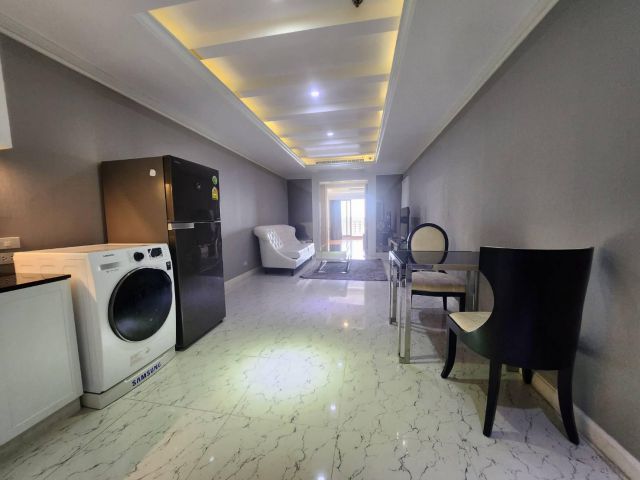 State Tower Silom for rent 1 bedroom 1 bathroom 68 sqm rental 27,000 baht/month