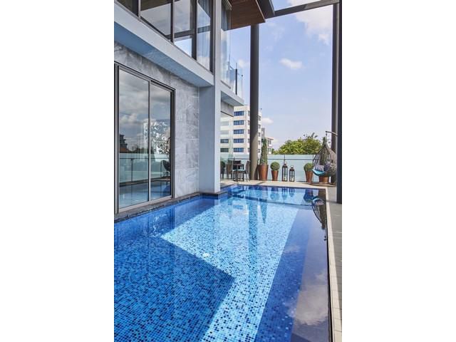 ให้เช่าอาคารหรู 7 ชั้น สไตล์ Modern Luxury พร้อมลิฟต์สระว่ายน้ำ