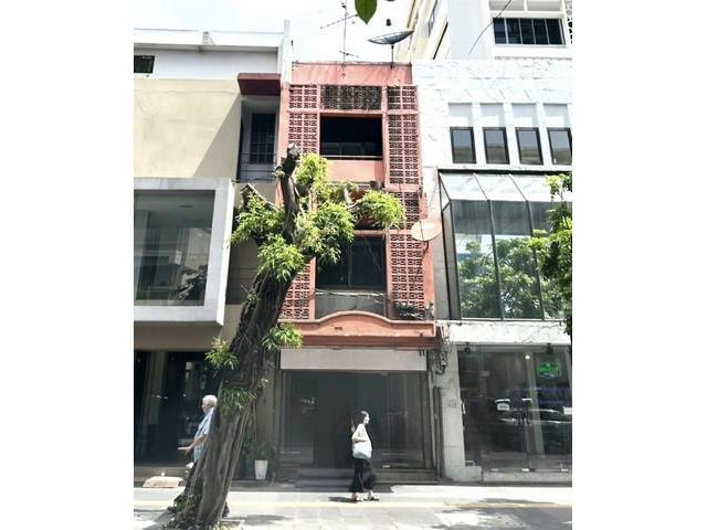 ให้เช่าอาคารพาณิชย์4ชั้น 1 คูหา พร้อมพงษ์ ทำเลดีมาก ติดถนนใหญ่