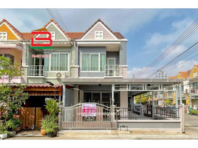 ทาวน์เฮ้าส์ 2 ชั้น อู่ทองเพลส 6 (ใกล้ตลาดเปียร์นนท์) เนื้อที่ 27.9 ตรว. ตำบลคูคต อำเภอลำลูกกา จังหวัดปทุมธานี