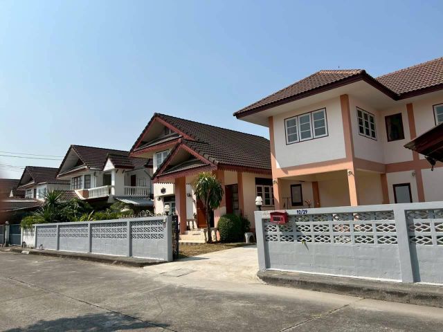 ขายด่วน! บ้านเดี่ยว 2 ชั้น บ้านกล้วยไม้ เชียงใหม่ หลังใหญ่ 100 ตร.ว. สภาพนางฟ้า เฟอร์ฯ ครบพร้อมอยู่ พื้นที่กว้างขวาง บรร