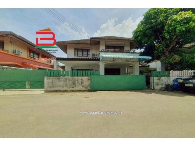 บ้านเดี่ยว หมู่บ้าน ศรีมีนวิลเลจ (ซ.ราษฎร์อุทิศ 40) เนื้อที่ 51 ตรว. ใกล้ตลาดมีนบุรี แขวงมีนบุรี เขตมีนบุรี