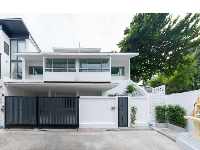 ขายทาวน์โฮม 3 ชั้นหลังใหญ่ย่านอโศก 48 ตรว. 440 ตร.ม. ซอยสุขุมวิท