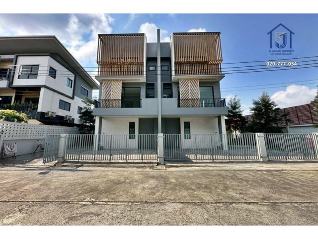 ขายบ้านแฝด 3 ชั้น หมู่บ้านเดอะ ทริปเปิ้ล 113 ซอยสุขุมวิท 113 ใกล้BTS สำโรง,BTS แบริ่ง