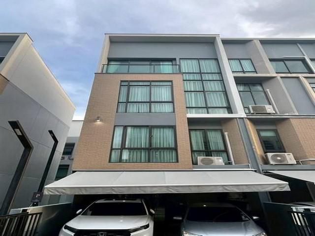 ให้เช่า ทาวน์โฮม 3.5 ชั้น ซอยพัฒนาการ20 โครงการ เอสทารา เฮเว่น พัฒนาการ สภาพบ้านยังใหม่