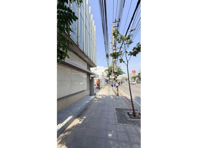 ตึกสำนักงาน 3 ชั้น ติดถนนวงศ์สว่าง