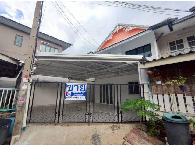 ขายบ้านแฝด 2 ชั้น หมู่บ้านพฤกษา 14  A หลังมุม ซอยวัดลาดปลาดุก เนื้อที่ 30 ตารางวา 4 ห้องนอน ตำบลบางคูรัด อำเภอบางบัวทอง