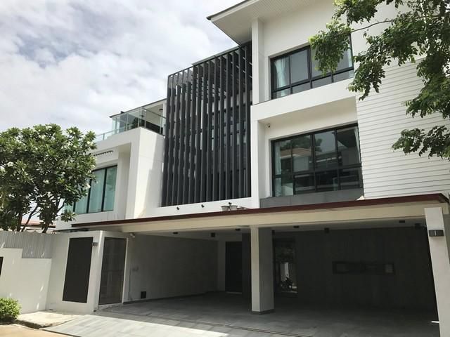 ให้เช่า บ้านเดี่ยว หมู่บ้าน อิสสระ พระราม 9 ติดสนามกีฬาราชมังคลากีฬาสถาน ใกล้ The Nine Center Rama 9