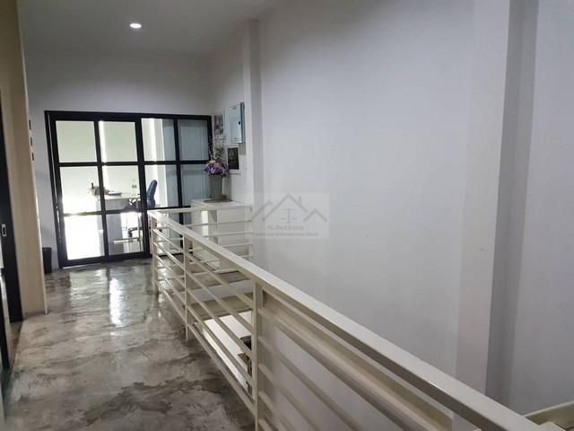ขายอาคารพาณิชย์ 3 ชั้น สร้างใหม่ 270 ตรม. สีลมซอย 3 หลังธนาคารกรุ