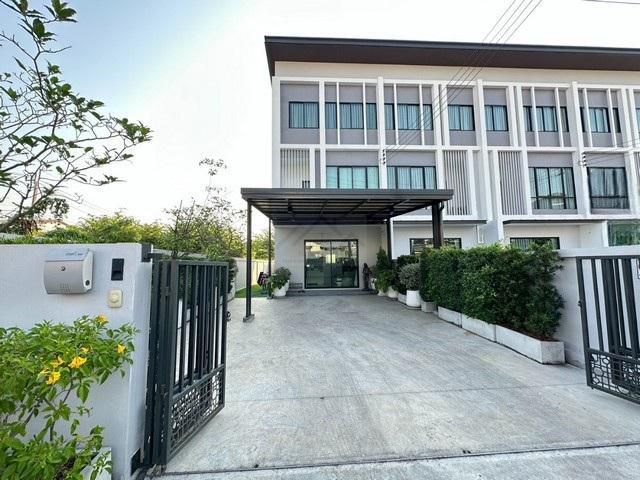โฮมออฟฟิศ สร้างใหม่ ซอยสตรีวิทยา2 โชคชัย4 ซอย72