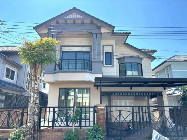 ขายบ้านรีโนเวทใหม่ โครงการ ธนาสิริ รัตนาธิเบศร์  (Thanasiri Rattanathibet) เนื้อที่ 52 ตร.ว. พื้นที่ใช้สอย 187 ตร.ม.