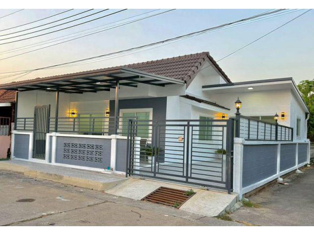 หมู่บ้านบัวทอง4  บางบัวทอง บ้านหลังมุม