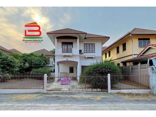 บ้านเดี่ยว หมู่บ้านพรธิสาร 8 (ใกล้โลตัสไทรน้อย) เนื้อที่ 80 ตรว. ตำบลคลองเจ็ด อำเภอคลองหลวง จังหวัดปทุมธานี