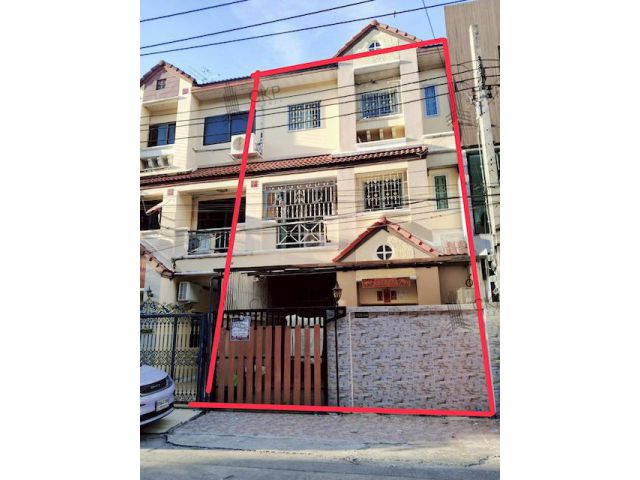 ขาย ทาวน์โฮม 3 ชั้น ใกล้ห้างสรรพสินค้าและตลาดหลายแห่ง | รหัส 9330