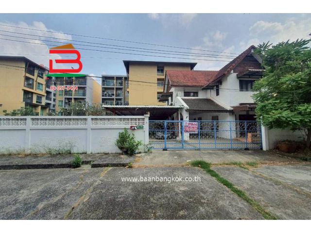 บ้านพร้อมที่ดิน ซอยแจ้งวัฒนะ 12 แยก 4 (ใกล้ศูนย์ราชการแจ้งวัฒนะ) เนื้อที่ 157 ตรว. แขวงทุ่งสองห้อง เขตหลักสี่