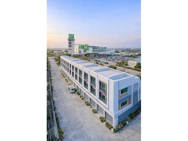 แม็คโคร อาคาร3.5ชัโรบินสัน บ่อวิน 300 ม. โลตัส บ่อวิน ว่าง17คูหา