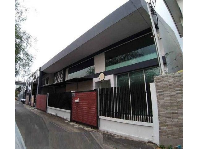 ให้เช่าโกดัง พร้อมออฟฟิศ พื้นที่รวมทั้งหมด (warehouse office) ประมาณ 440 ตร.ม.ใกล้รถไฟ และรถไฟฟ้า รามคำแหง (RK939 )