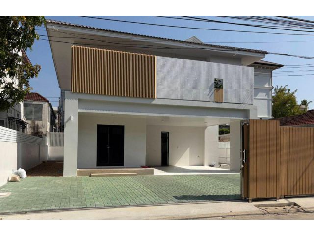ขาย/ให้เช่าถูกมาก!! บ้านเดี่ยว 2 ชั้น สร้างใหม่ ทำเลทอง ซ.รัชดานิเวศน์ 14 ใกล้ MRT เซ็นทรัลพระราม 9 ทางด่วนฯ