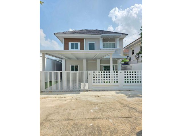 หมู่บ้านปิยวรารมย์4 ถนนบ้านกล้วย-ไทรน้อย บ้านเดี่ยว 2 ชั้น หลังริมรับลม มีพื้นที่รอบบ้าน ตกแต่งใหม่พร้อมอยู่