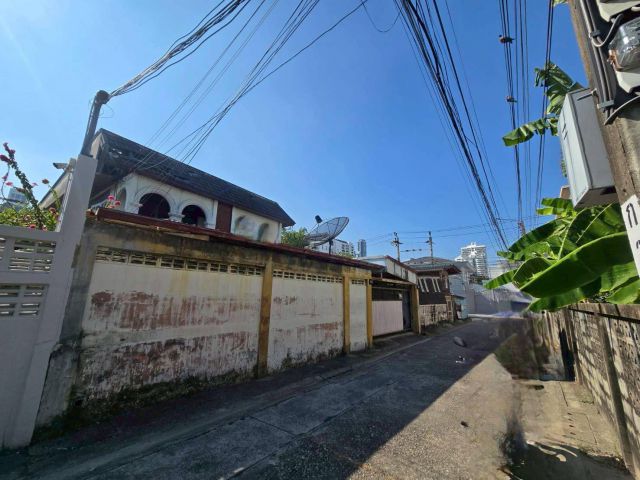 ขายที่ดินแปลงสวย พร้อมบ้าน 2 ชั้น สุขุมวิท 65 ซ.ชัยพฤกษ์แยก10 ใกล้ BTS เอกมัย (N.2023)