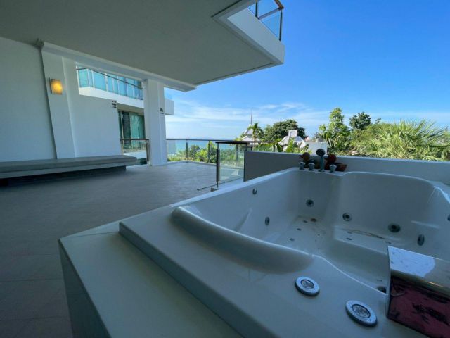 ขายคอนโดพัทยา BEACHFRONT ️️วิวทะเลติดหาดส่วนตัว 2ห้องนอน 2ห้องน้ำ โครงการ The Sanctuary Wong Amat