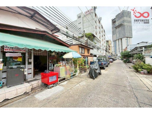 ขายที่ดินพร้อมห้องเช่า 27ตรว. ถนนประชาอุทิศ ห้วยขวาง ใกล้MRT