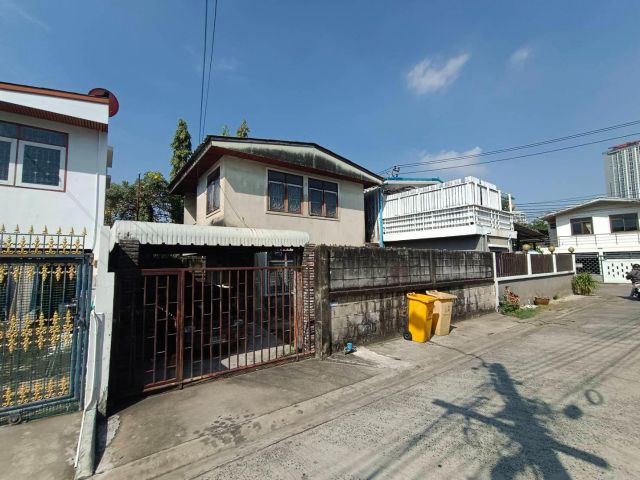 ขายที่ดิน พร้อมบ้านเก่า 1 หลัง