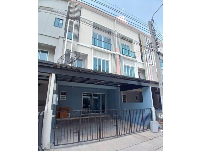 ให้เช่าทาวน์โฮม 3 ชั้น หมู่บ้านพาทิโอ ซอยพัฒนาการ 38 ใกล้ APL รามคำแหง (N.2024)