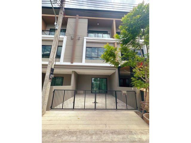 ปล่อยเช่าบ้านเปล่า 3 ชั้น โครงการ Premium Place  พหลโยธิน-รามอินทรา