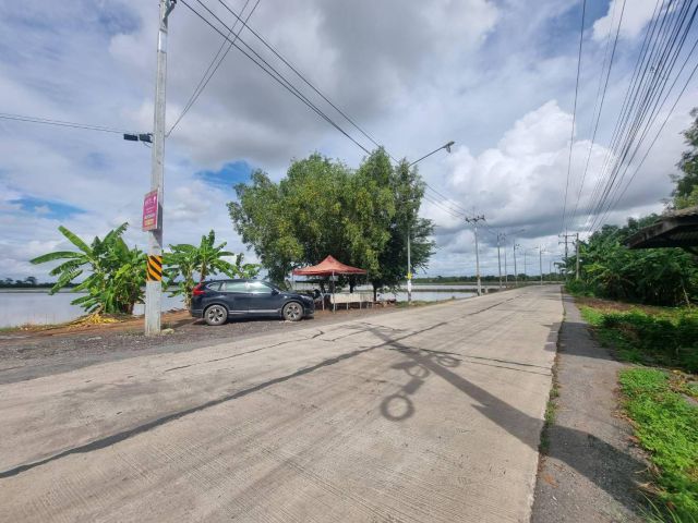 ขายที่ดินศาลาแดงติดคลอง 10 ไร่ ติดถนนซ.เทศบาล1 ใกล้แยกไผ่ดำ-1กม. อ.บางน้ำเปรี้ยว ฉะเชิงเทรา