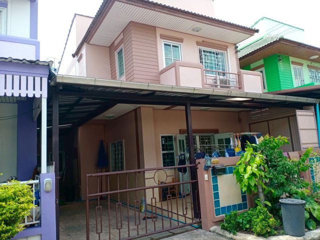 ขายบ้านแฝด หมู่บ้านบ้านพล ซอยสุขาภิบาล 5 ซอย 14 ถนนสุขาภิบาล 5 เนื้อที่ 30 ตร.ว. พร้อมเฟอร์ครบ