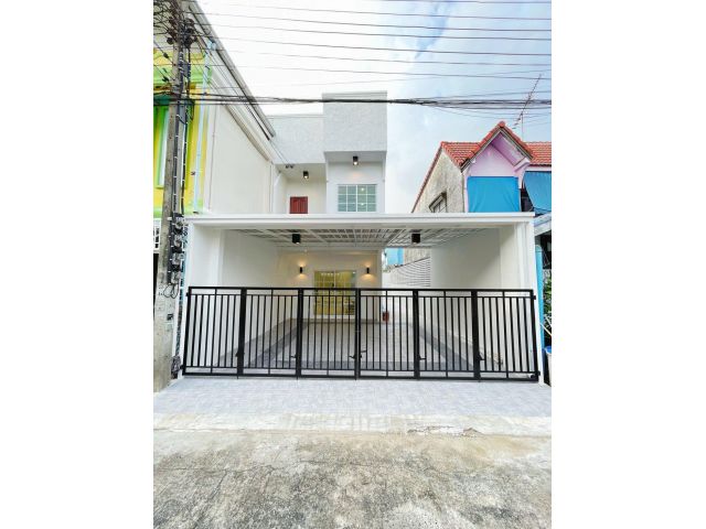 ขายทาวน์เฮ้าส์ 2 ชั้น หมู่บ้านอยู่เจริญ บุญมา ซอยเทิดราชัน 43