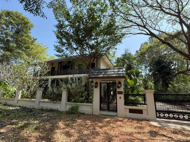 บ้านสวยสองชั้น ทำเลดีที่สุดในเชียงใหม่ Beautiflul 2 storey house for sale in one of Chiang Mai